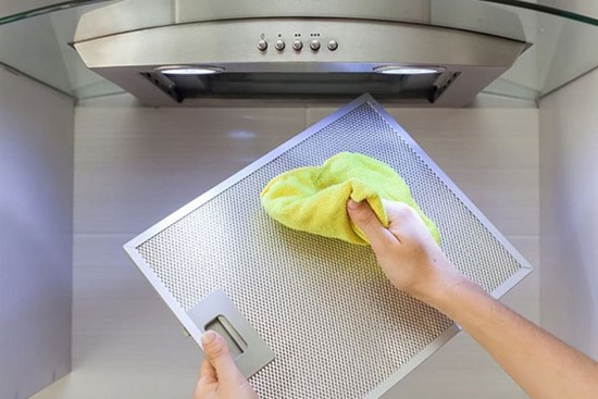 Vệ sinh máy hút mùi bằng baking soda sạch bong như mới