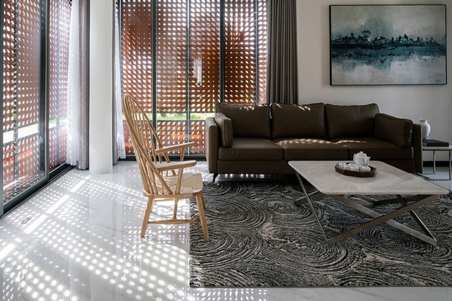 Biệt thự đóng kín cửa vẫn thừa ánh sáng nhờ độc chiêu thiết kế không ngờ-5