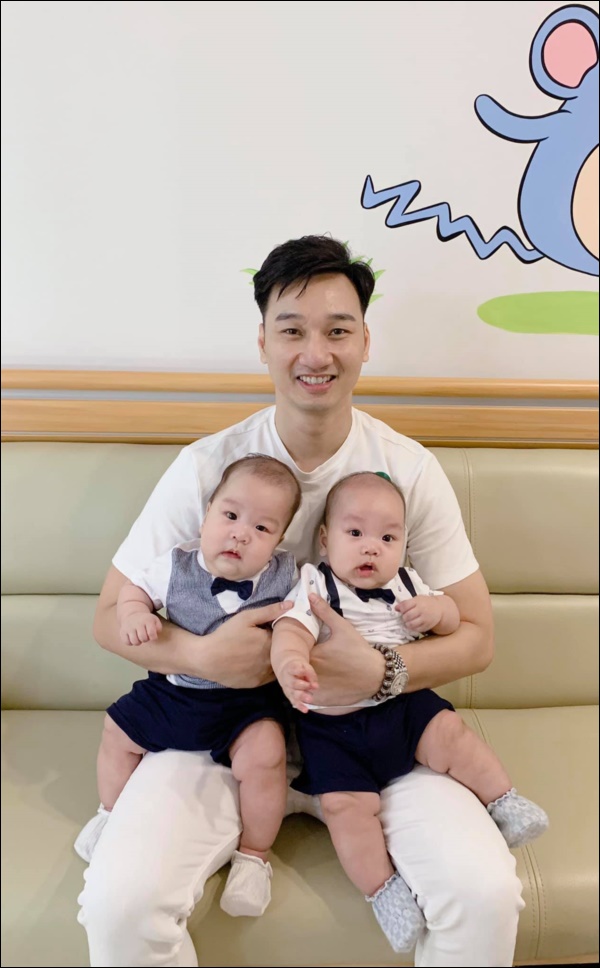 Sợ hai nhóc tỳ quá bụ bẫm, vợ tiếp viên hàng không của MC Thành Trung quyết dùng biện pháp này&nbsp;để con giảm cân!-2