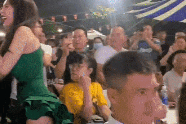 Thuỷ Tiên kêu gọi được 1 tỷ đồng chỉ trong 1 tiếng, quyết định đến miền Trung cứu trợ người dân chống lũ!-6