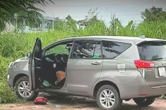 Hai người chết trong ôtô