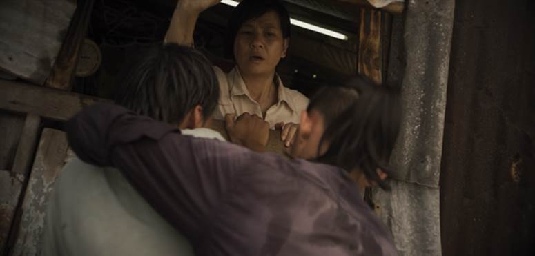 RÒM: Lời cảnh tỉnh về một xã hội bại hoại do số đề”, nơi trẻ con cùng quẫn bởi khát vọng đổi đời của người lớn-2