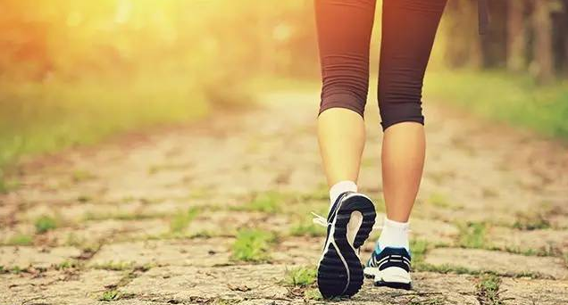 Đi bộ là chìa khóa của việc mạnh khỏe và người tồn tại lâu sẽ đạt được 3 đặc điểm này xuống dốc bộ-2