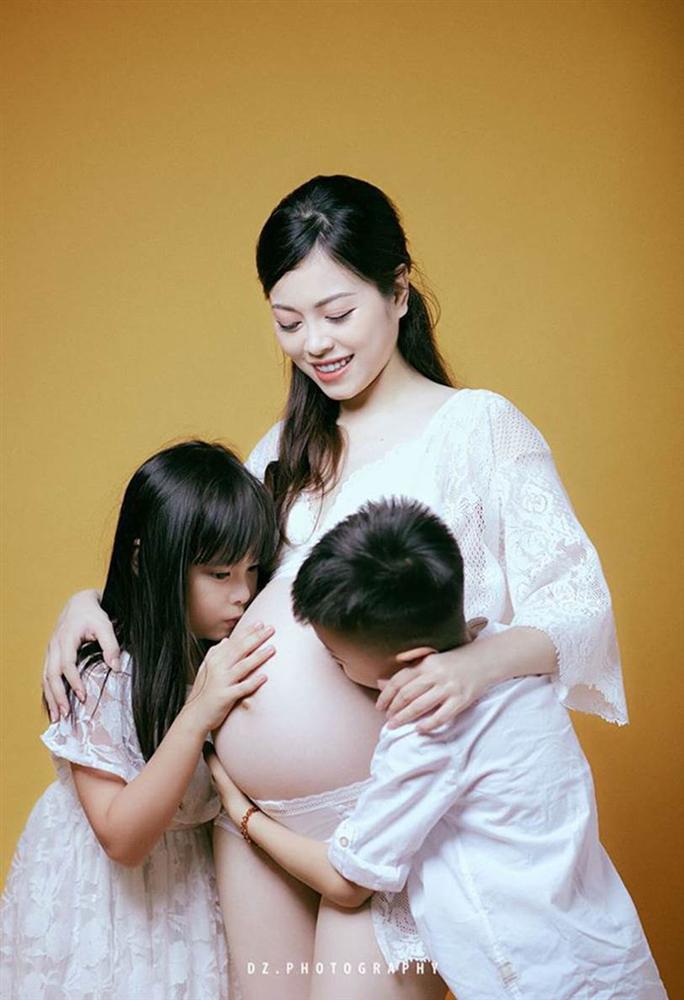 3 năm 3 lần chụp ảnh bầu liên tiếp, Hằng Túi xúc động khi ông xã vẫn nâng niu trân trọng vợ chỉ bằng một việc nhỏ giống nhau-4