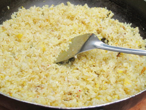 Cách làm cơm chiên cá mặn ngon đơn giản nhất-4
