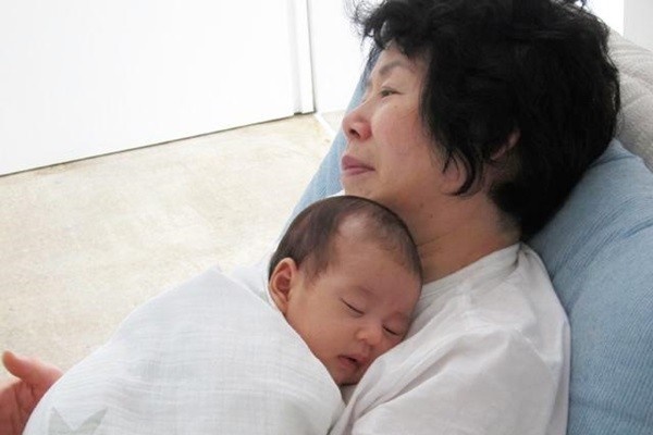 Để con không bị lạc nơi đông người, bà mẹ này đã có 1 cách độc nhất vô nhị, từ giờ đưa con đi chơi vô tư-4