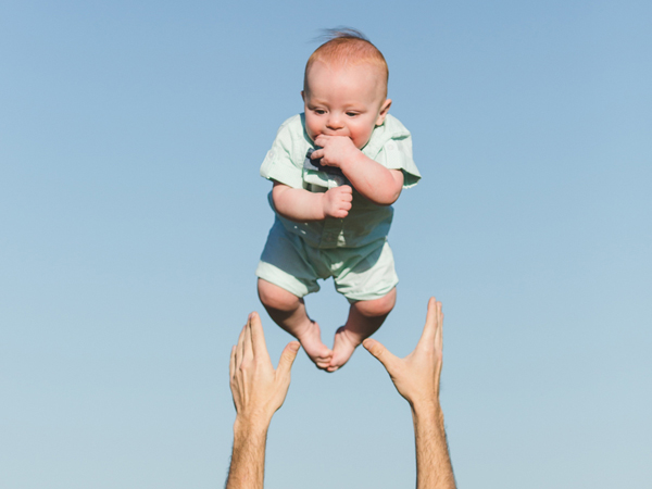 Cách dỗ con kiểu này của bố mẹ khiến trẻ bị tổn thương não, cái số 2 quá nguy hiểm đến tính mạng-2