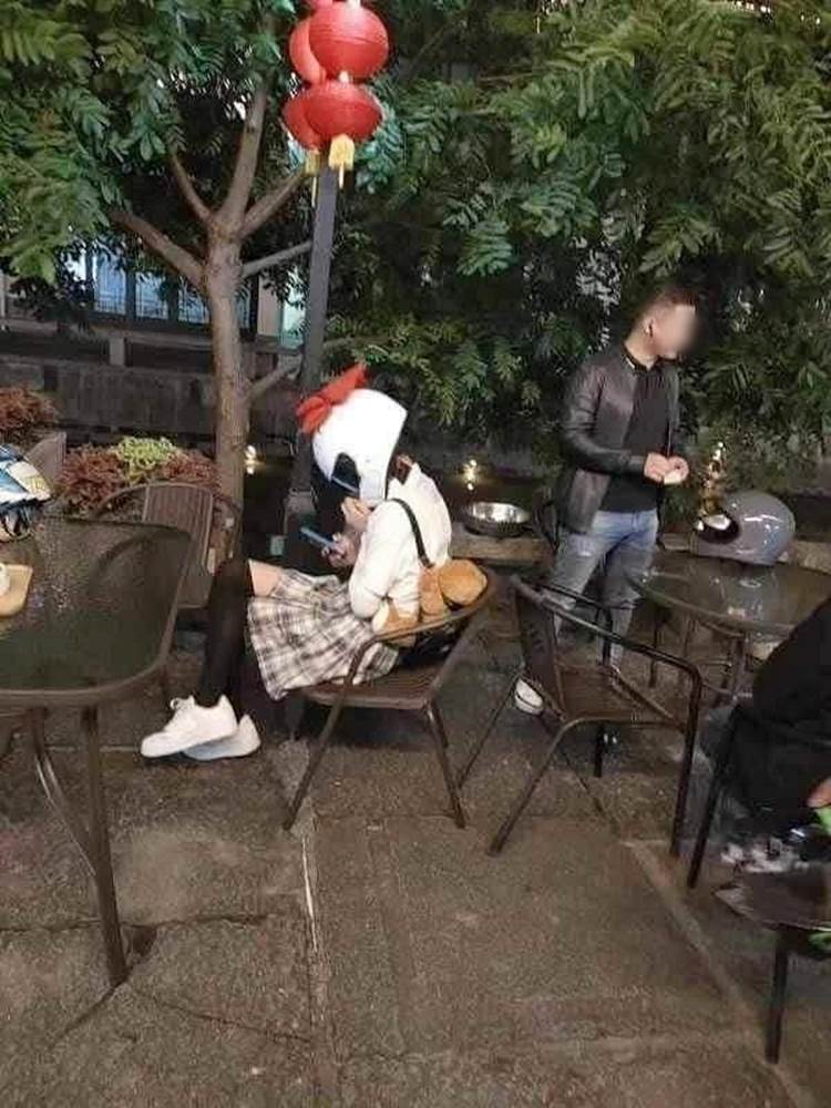 Chàng trai chạy 100km theo cô gái xinh đẹp đi xe phân khối lớn, nhưng khi thấy cô cởi mũ bảo hiểm liền suýt ngất vì chân tướng thật sự-2