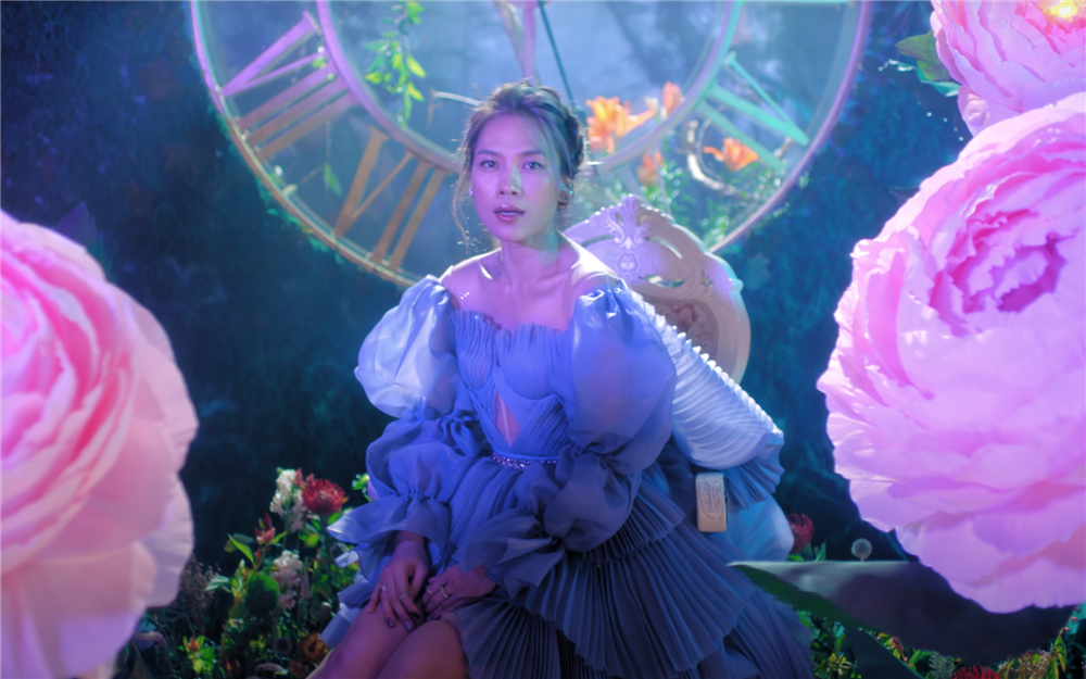 Mỹ Tâm học hỏi style BLACKPINK trong MV mới thì phải, nhưng lên đồ ớ hợ thế này thì đúng cũng thành sai thôi!-5