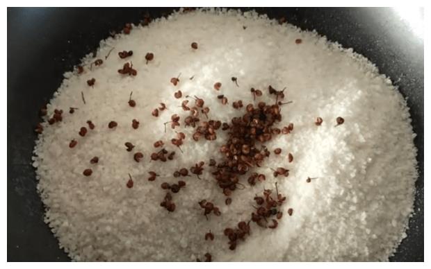 Tôm rang muối thơm ngon, giòn rụm đơn giản tại nhà, hội gái đoảng ghét bếp cũng có thể thành công!-3