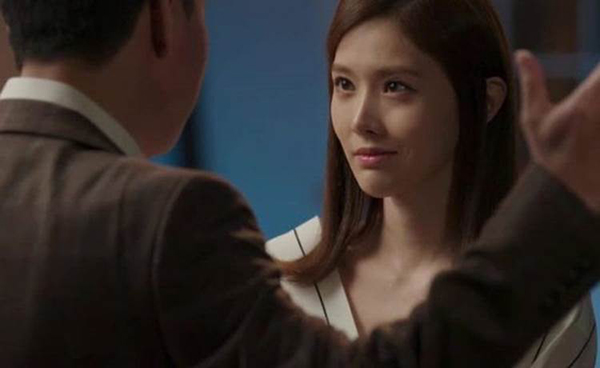 Chồng thản nhiên đưa bồ đi du lịch sang chảnh để rồi lúc mở vali thấy thứ này thì lại trở mặt nhau-2