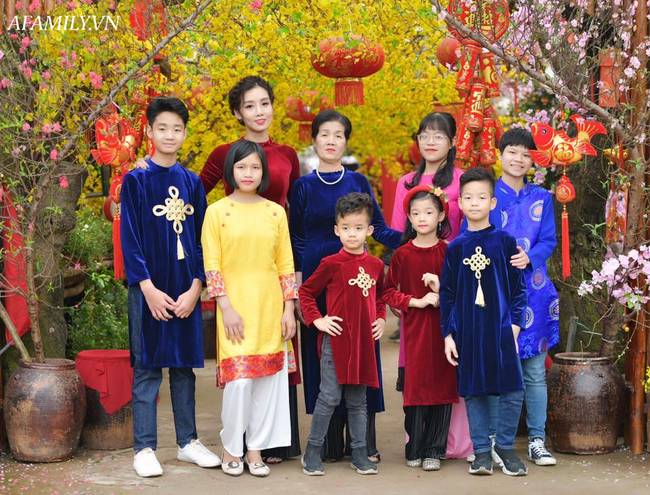 Lò Thị Sao Xa - Bà mẹ mặt đẹp, dáng xinh, ly hôn không lấy một xu từ chồng mà chỉ giành quyền nuôi 7 đứa con: Cách dạy mới đáng nể!-1