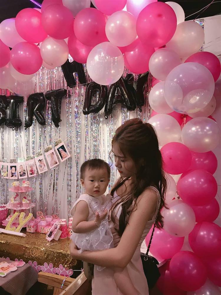 Chung sống cùng người yêu gần 3 năm, đến khi có bầu lại bị cắm sừng đến mức muốn tự tử nhưng vì con, cô gái 20 tuổi trở thành mẹ đơn thân đầy mạnh mẽ-6