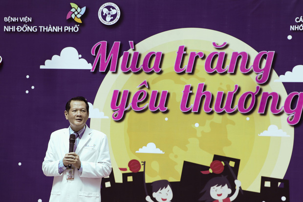 Bố mẹ Trúc Nhi - Diệu Nhi xúc động đón Trung thu đầu tiên với 2 con, tuần sau 2 bé xuất viện về nhà-1