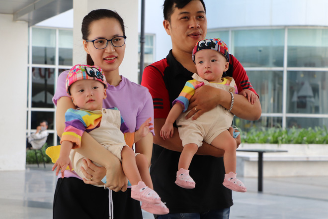 Bố mẹ Trúc Nhi - Diệu Nhi xúc động đón Trung thu đầu tiên với 2 con, tuần sau 2 bé xuất viện về nhà-20