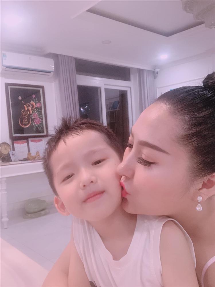 Chồng cũ lấy vợ mới, Phi Thanh Vân định đi kiện, U40 một mình nuôi con thành giỏi nhất trường-4