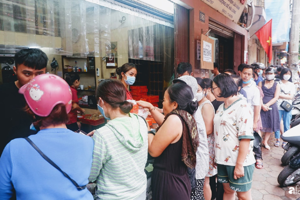 Bỏ việc ở nhà làm bánh, tạo ra bánh Trung thu vẽ tay, 8X Sài Gòn kiếm 60 triệu/tháng-9