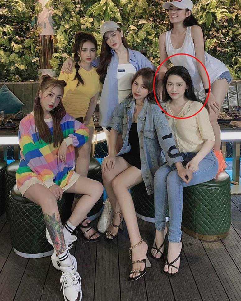 Thuý Vi nhạt nhoà khi đọ sắc với hội bạn, dân tình tiếc nuối thần thái đỉnh cao thời mới phẫu thuật thẩm mỹ-1