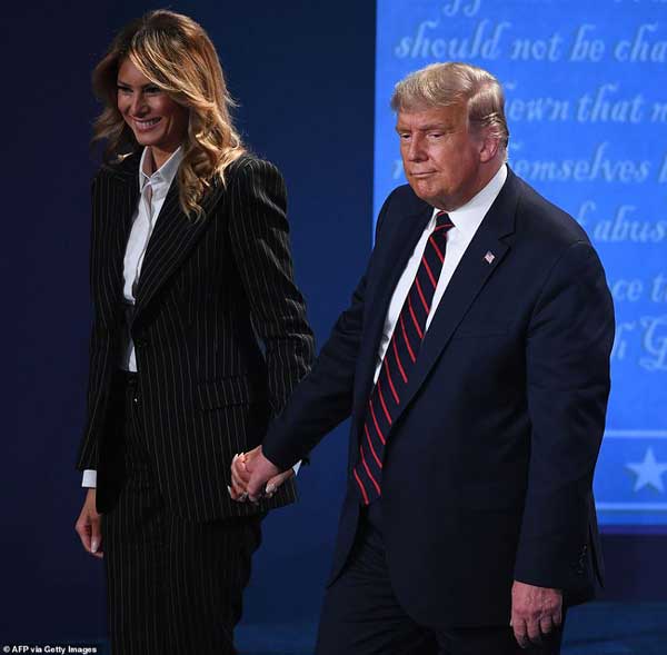 Đệ nhất phu nhân Mỹ Melania Trump đóng bộ suit hàng hiệu cùng gia đình chạm trán quý phu nhân phía đối thủ Joe Biden trong cuộc tranh luận Tổng thống-4
