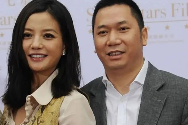 Triệu Vy lần đầu lộ diện giữa bê bối ngoại tình với bồ trẻ: Gương mặt mệt mỏi, tiều tụy cùng thái độ gây chú ý-6