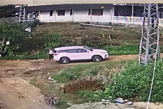 Cho con mới sinh rồi hô hoán bị bắt cóc