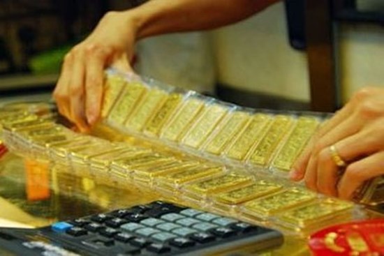 Giá vàng hôm nay 1/10: Trump - Biden căng thẳng, vàng tăng vọt