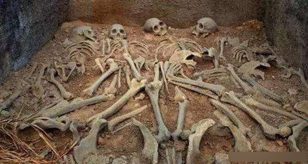 Vì sao những phi tần bị chôn sống cùng Tần Thủy Hoàng đều trong tư thế không khép chân?-5