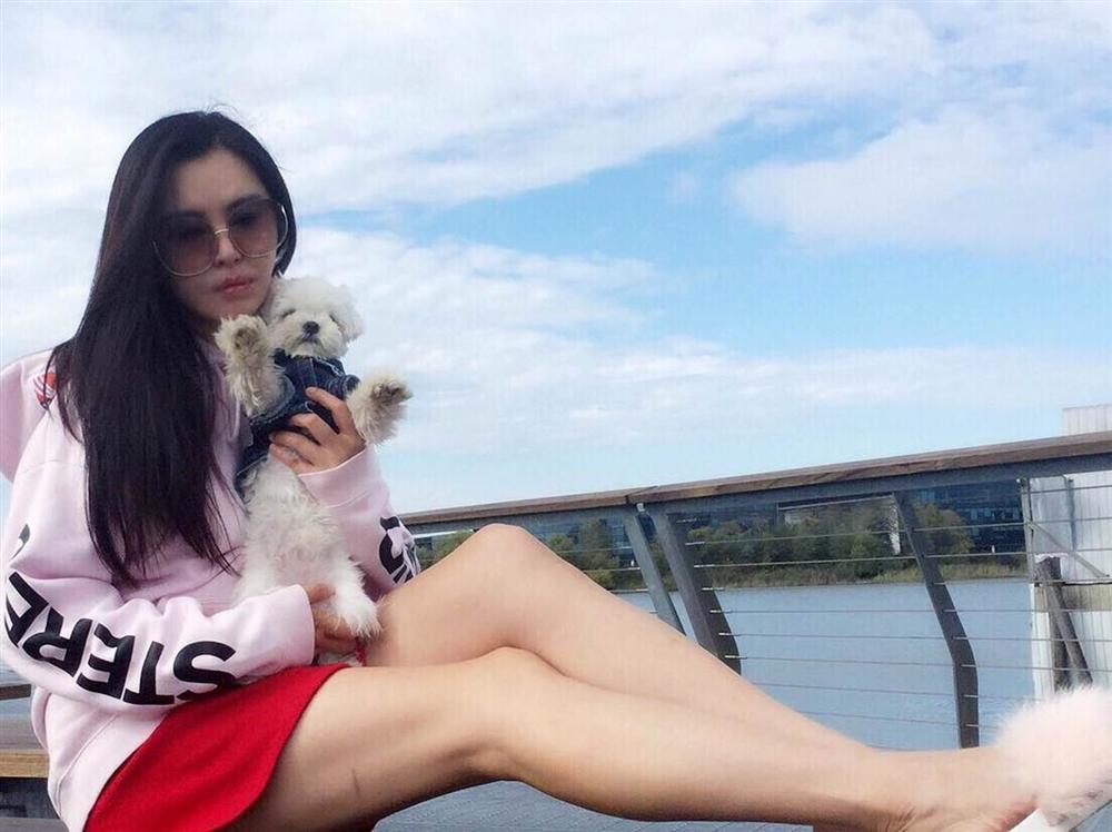 Đại mỹ nhân TVB và bí quyết dưỡng da, giữ dáng ở tuổi 53: Mỗi sáng thức dậy uống luôn 2 cốc nước này-5