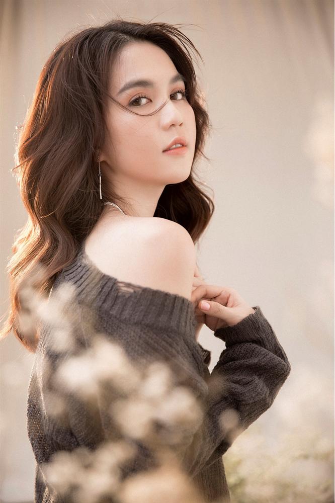 Rũ bỏ phong cách phong cách sexy, Ngọc Trinh hóa nàng thơ ngọt ngào-5