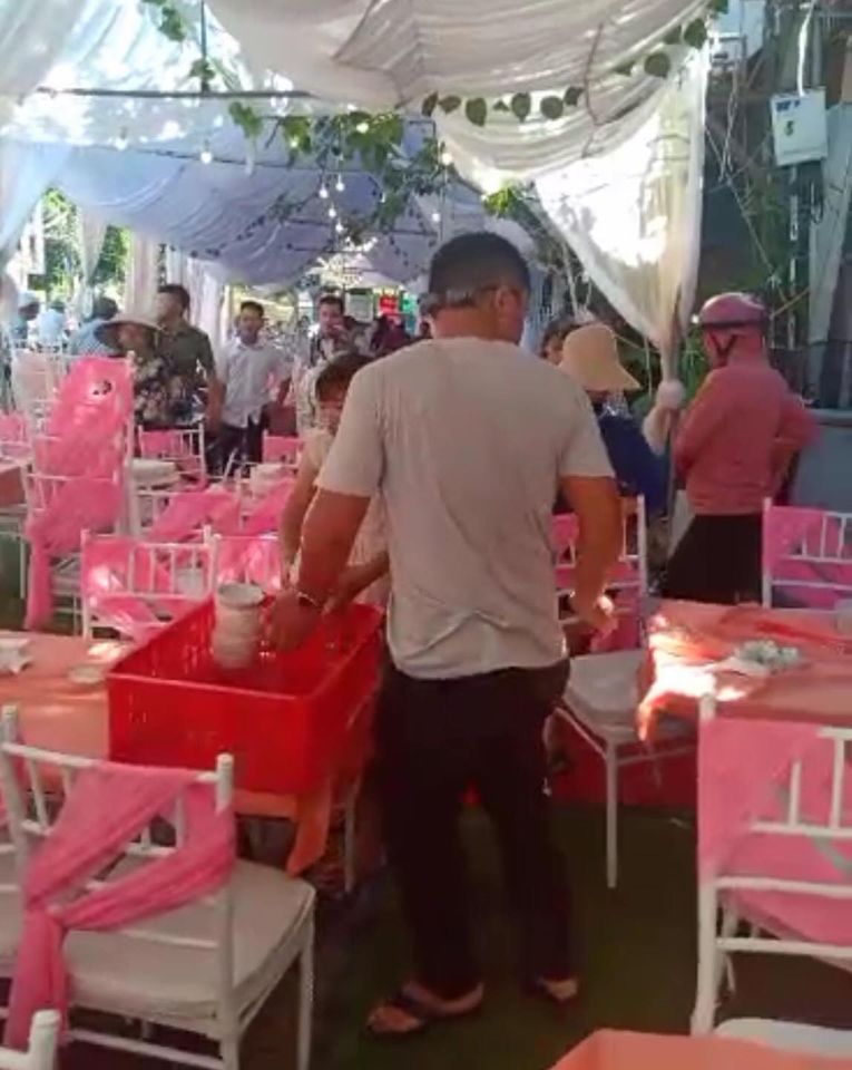 Diễn biến mới vụ bùng 150 mâm cỗ cưới: Nhà hàng ở Điện Biên chính thức lên tiếng về tin nhắn họ đổi sang ăn chiều-3