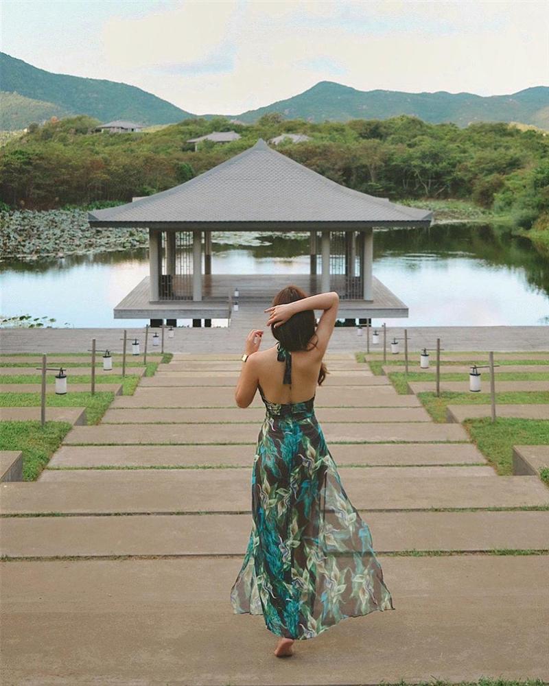 Mặc váy xẻ cao chót vót, nữ chính Yêu thì ghét thôi” làm ai cũng ngỡ bỏ quên nội y-2