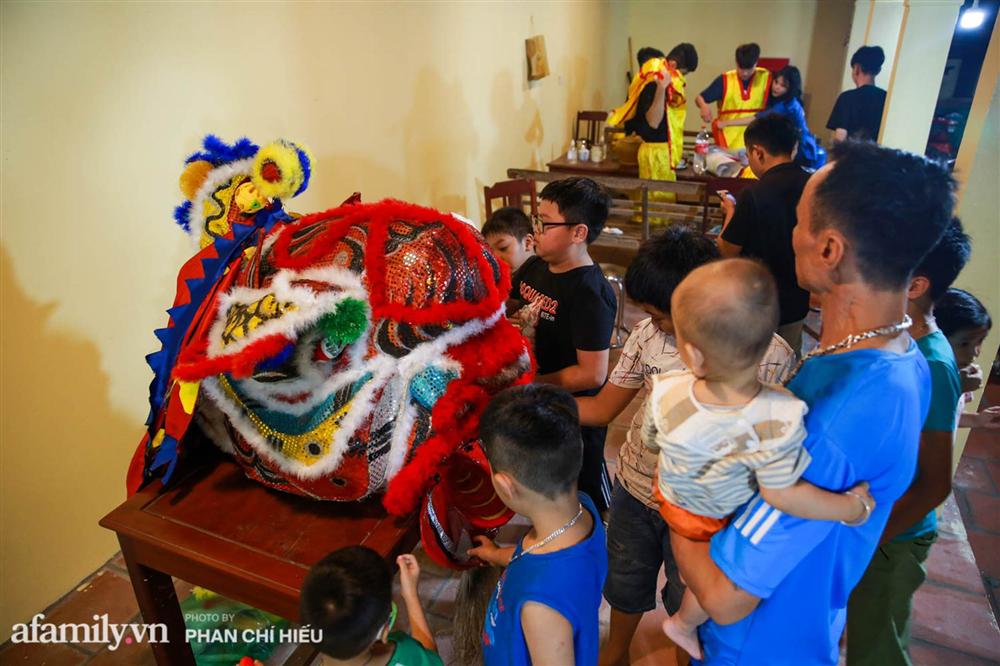 Ngôi làng chỉ cách Hà Nội 20km nhưng mỗi năm tổ chức thổi lửa, múa sư tử suốt 3 đêm để đón Trung thu, lộ ra khung cảnh siêu hùng tráng mà ai cũng ước được dự một lần-2