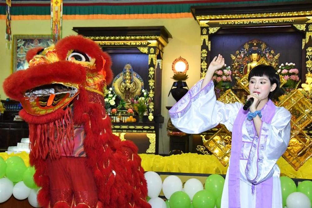 Hiền Hồ vào vai chị Hằng: Đánh phấn vừa dày vừa trắng bệch, nhìn qua cũng thấy hết hồn-1
