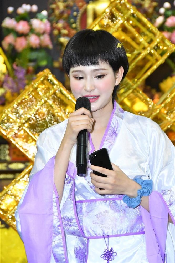 Hiền Hồ vào vai chị Hằng: Đánh phấn vừa dày vừa trắng bệch, nhìn qua cũng thấy hết hồn-3
