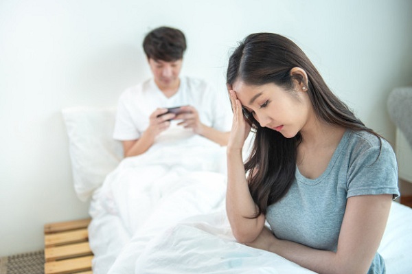 Thấy tôi cầm 3 triệu tiền sinh hoạt của chú, chồng tức giận tuyên bố một câu khiến tôi tái mặt-1