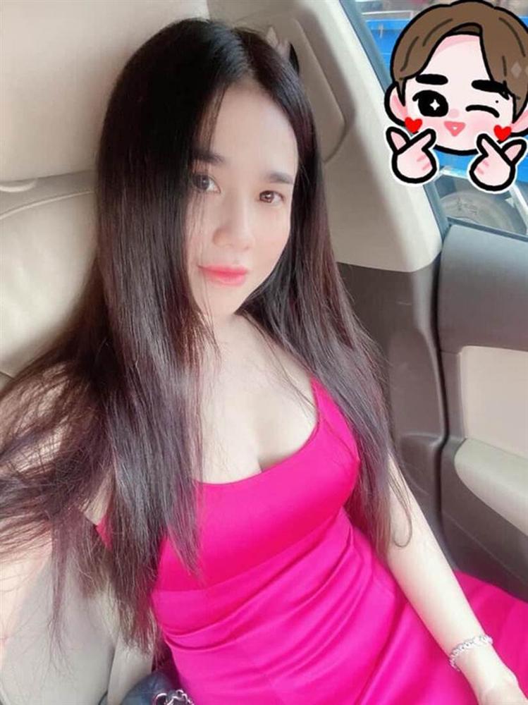 Vòng 1 phổng phao, chị gái Ngọc Trinh dù gái 3 con vẫn mặc trễ nải chẳng thua em gái-8