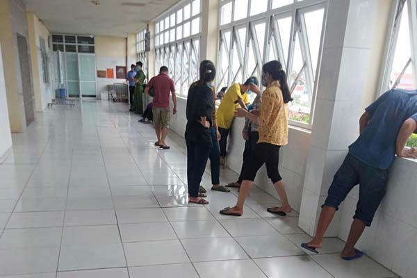 Vợ đi đẻ hét trong đau đớn, chồng thẳng tay đi đường quyền khiến bác sĩ phẫn nộ-3