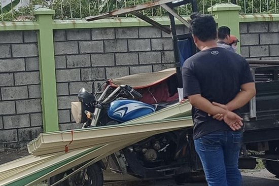 Bé gái 13 tuổi tử vong thương tâm sau va chạm kinh hoàng với xe ba gác chở tôn