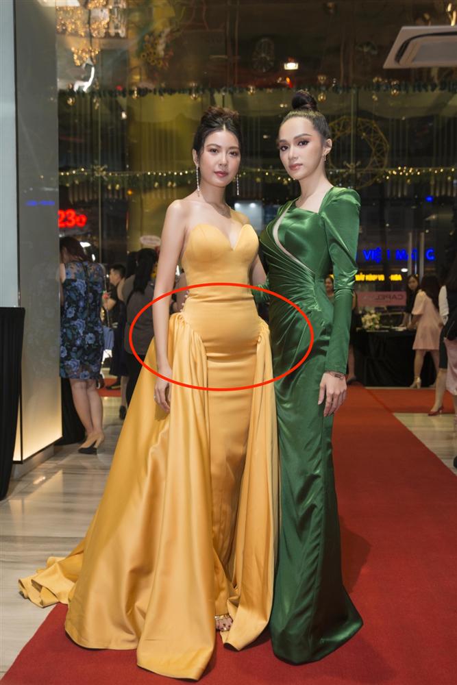 Ngọc Trinh lộ nhược điểm mà hội chị em đều sợ khi diện đồ ôm sát: Thực tế nhiều người đẹp Vbiz cũng khóc thét với kiểu đầm phơi bụng này-7