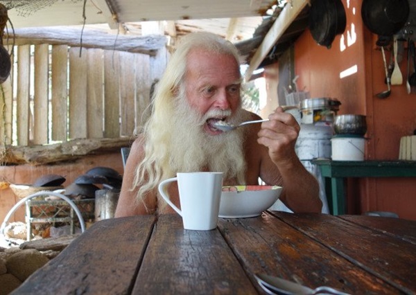 Giàu nứt đố đổ vách rồi phá sản, 2 đại gia BĐS sống ở đảo hoang, chui gầm cầu-5