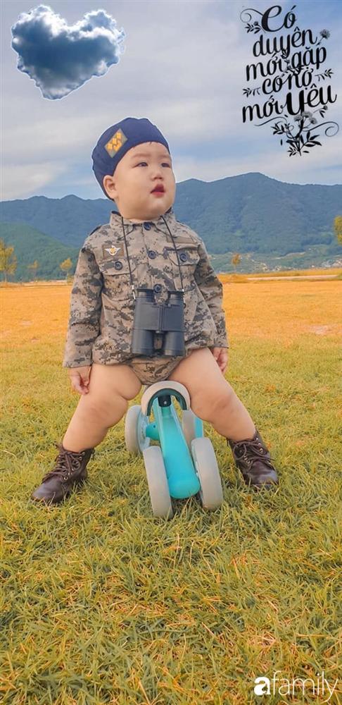 Bé 1 tuổi nhập vai tiểu đại úy cực đáng yêu, nhưng xem ảnh ai cũng cười ngặt nghẽo vì chưa thấy đại úy nào lại mập thế-3