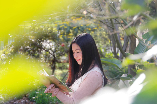 Nhan sắc mặn mà tuổi 48 của MC Đặng Châu Anh, bà xã đạo diễn Đỗ Thanh Hải-6