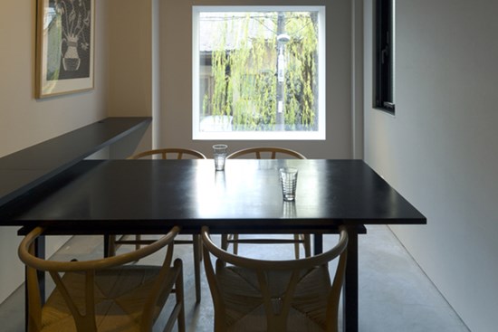 Có 1 tỷ, vợ chồng trẻ Hà Nội không mua chung cư 60m² mà quyết định mua nhà mặt đất 30m² ở ngoại thành