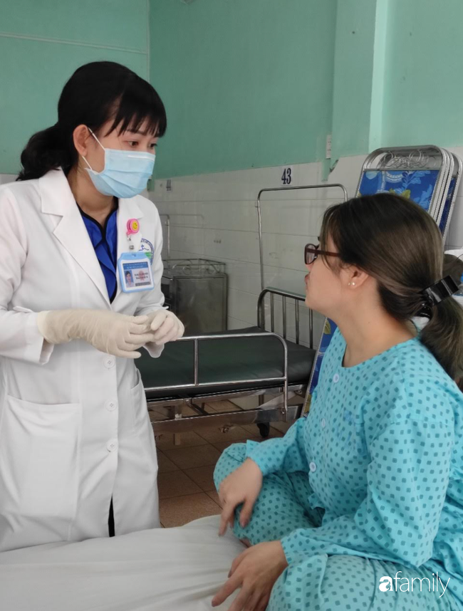 TP.HCM: Tiêm filler vào vùng rãnh má với giá 3.5 triệu đồng để làm đẹp, mặt cô gái 26 tuổi sưng phù, mưng mủ nặng nề-3