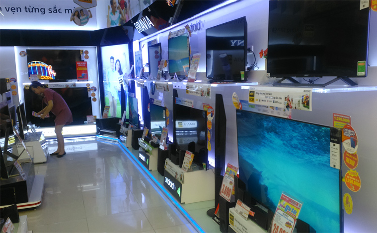 Ti vi, tủ lạnh đại hạ giá: Khách vắng hoe, siêu thị ôm núi hàng tồn kho-1