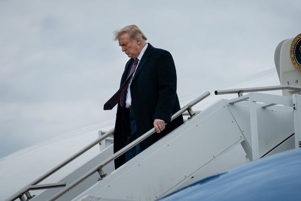 Tổng thống Trump nhập viện-2