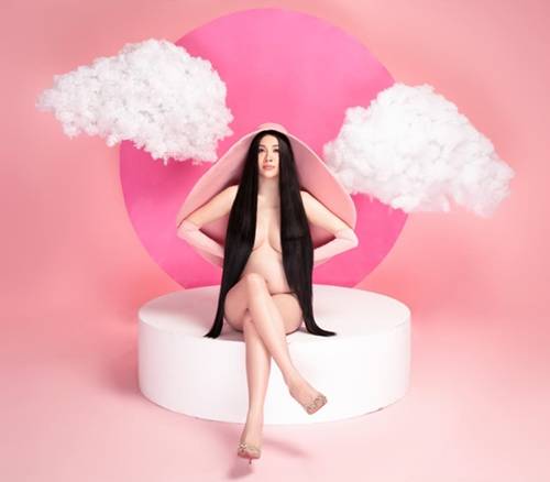 Tưởng mặc bikini chụp ảnh bầu đã bạo, Pha Lê còn chơi lớn cởi sạch-1