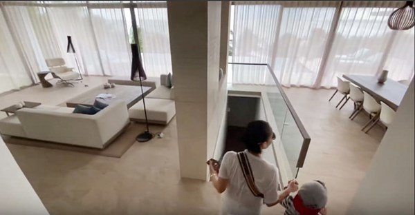 2 sao nữ lấy chồng Tây dọn về biệt thự triệu đô, đi khắp nơi trên thế giới-13