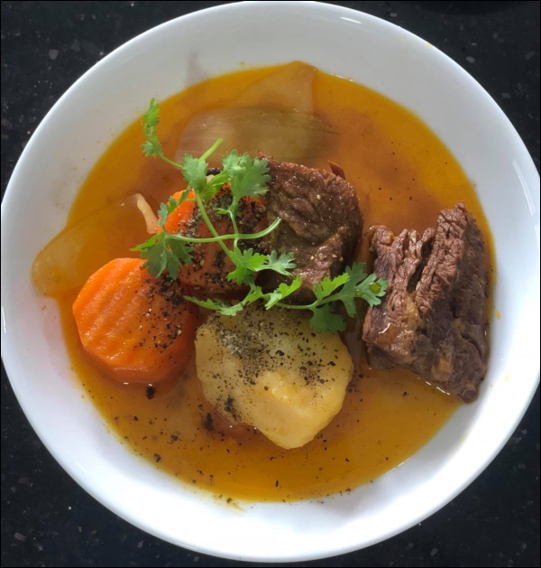 Lâm Vỹ Dạ đúng chuẩn gái gốc Huế đảm đang, nấu bánh canh ghẹ&nbsp;hấp dẫn khiến Hari Won phải thốt lên Sao giỏi vậy!-7