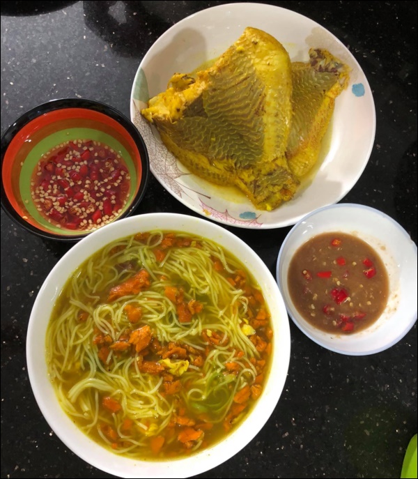 Lâm Vỹ Dạ đúng chuẩn gái gốc Huế đảm đang, nấu bánh canh ghẹ hấp dẫn khiến Hari Won phải thốt lên Sao giỏi vậy!-4